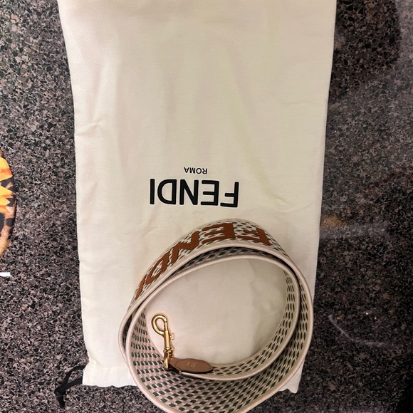 Fendi strap - Picture 3 of 3